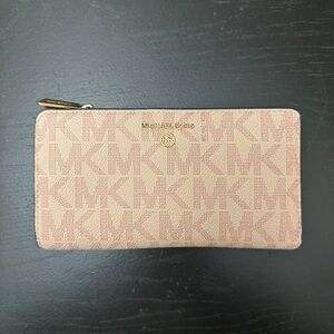 CUTE Pink Monogram Michel Kors Wallet 💕